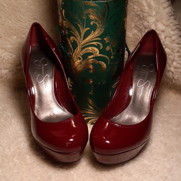 Round Toe Heels - Picture 2 of 4